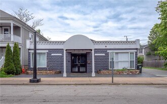 413 High St in Bristol, RI - Building Photo