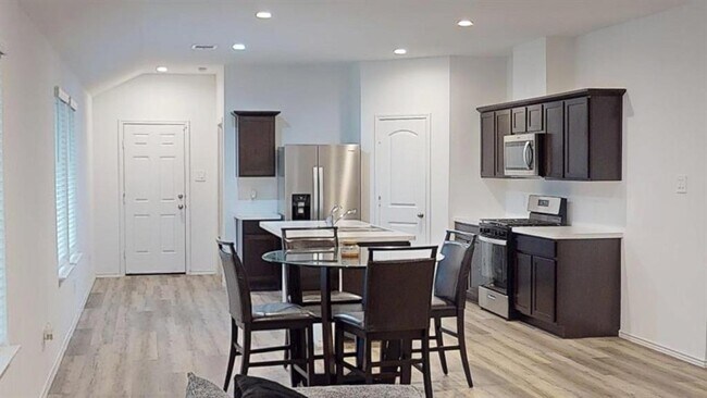 1910 Legacy Hills Dr in Houston, TX - Building Photo - Building Photo