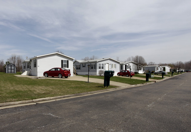 Camelot Village in Streetsboro, OH - Building Photo - Building Photo