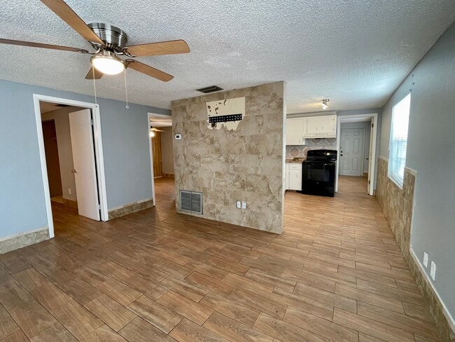 property at 512 60th Ave Terrace W