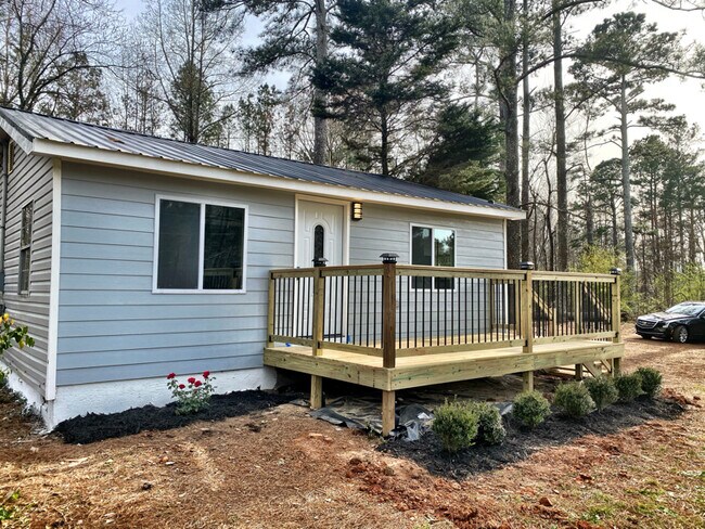 590 McCurdy Rd in Villa Rica, GA - Foto de edificio - Building Photo