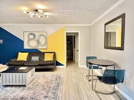 300 W Peachtree St NW, Unit SI ID1299355P in Atlanta, GA - Building Photo