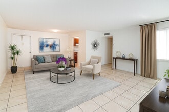 Lauder Ridge Apartments in North Lauderdale, FL - Foto de edificio - Building Photo