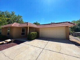 4328 Magnolia Dr NE in Albuquerque, NM - Building Photo