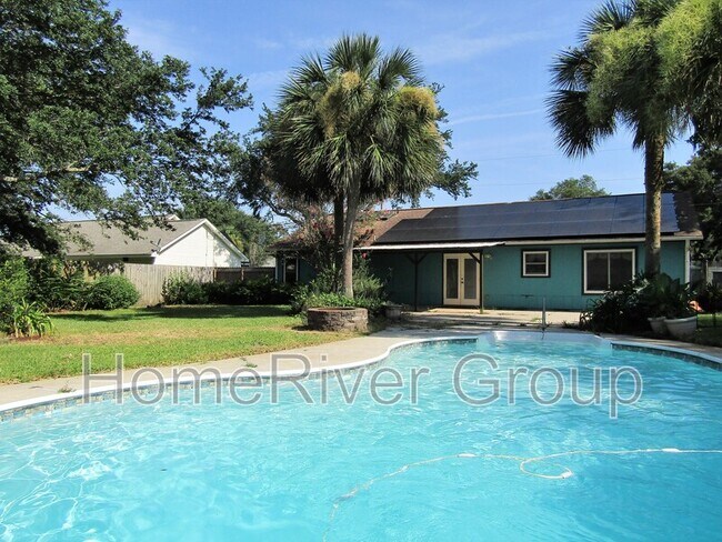 4737 Kitty Hawk Cir in Gulf Breeze, FL - Building Photo - Building Photo