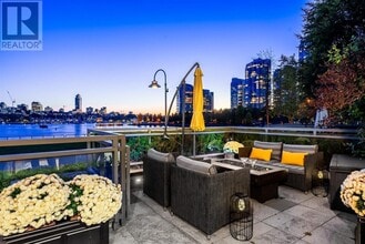 1383-T1383 Marinaside Crescent in Vancouver, BC - Building Photo - Building Photo