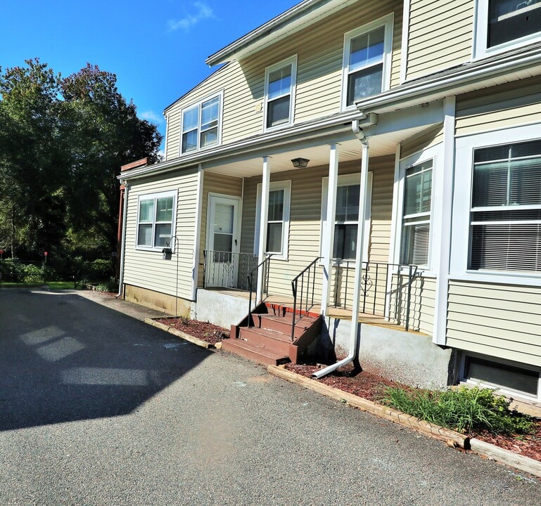 161 Matfield St in West Bridgewater, MA - Building Photo