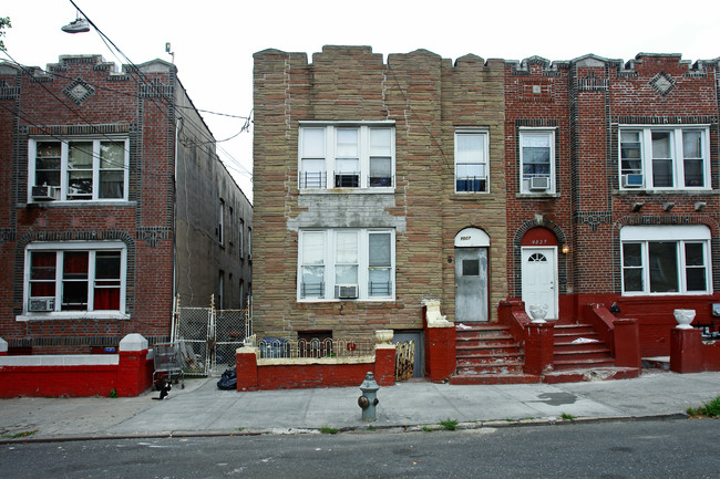 1027 Manor Ave in Bronx, NY - Building Photo - Building Photo