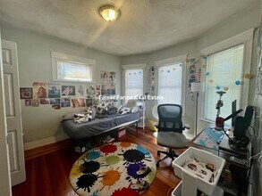 30 Adams St, Unit 2 in Medford, MA - Foto de edificio - Building Photo