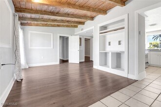 156 4th St in Naples, FL - Building Photo - Building Photo