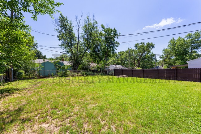 1932 S Parkwood Ln in Wichita, KS - Building Photo - Building Photo