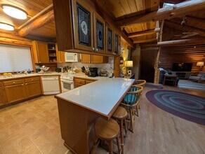 7312 E Evans Creek Rd in Rogue River, OR - Building Photo - Building Photo