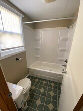 410 W Hempstead Ave in Fairfield, IA - Building Photo - Building Photo