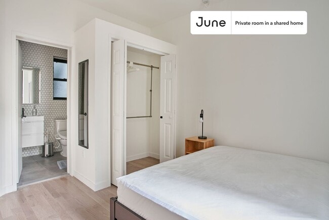 property at 424 W 47th St