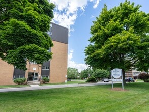Patricia Apartments in Sarnia, ON - Building Photo - Building Photo