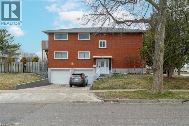 35 Shaftsbury Dr in Kitchener, ON - Building Photo - Building Photo