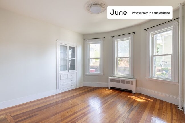 Private bedroom in 4 bed/1 bath Home in Boston, MA - Building Photo - Building Photo