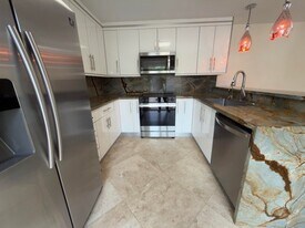 22200 Boca Rancho Dr in Boca Raton, FL - Building Photo