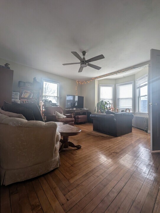 27 Windsor St, Unit 2 in Worcester, MA - Foto de edificio