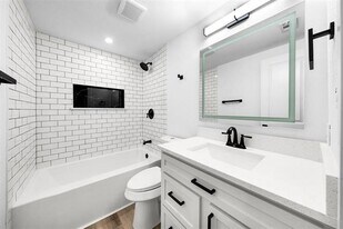 305 E Kirby Ave in Quinlan, TX - Building Photo