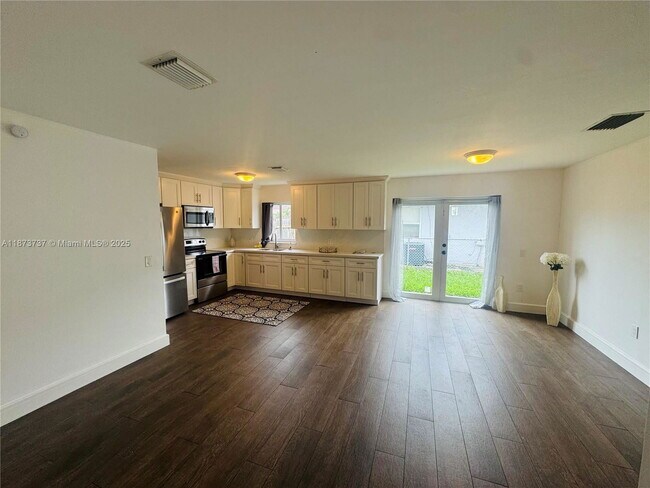 18742 SW 113th Ave in Miami, FL - Building Photo - Building Photo