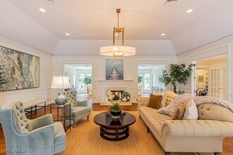 2700 Treasure Ln in Naples, FL - Foto de edificio - Building Photo