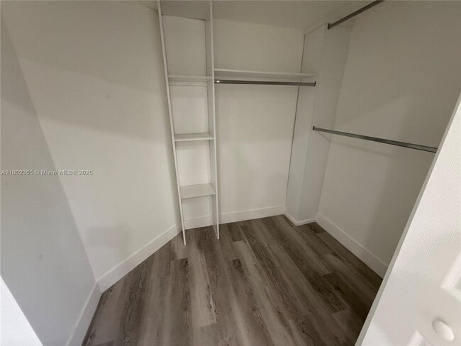 6391 SW 39th St in Miami, FL - Building Photo - Building Photo