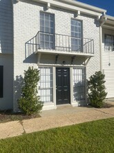 Colony House Apartments in Columbus, MS - Building Photo - Interior Photo