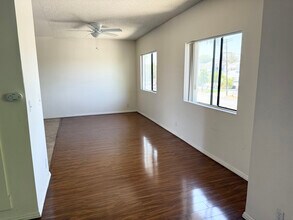 14942 Burbank Blvd in Los Angeles, CA - Building Photo - Building Photo