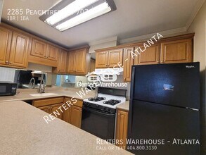 2285 Peachtree Rd in Atlanta, GA - Building Photo - Building Photo