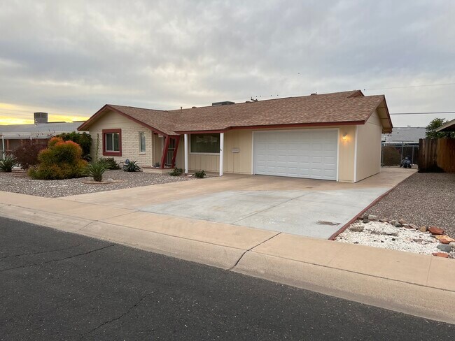 9947 W El Dorado Dr in Sun City, AZ - Building Photo - Building Photo