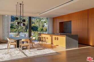 9040 W Sunset Blvd in West Hollywood, CA - Building Photo - Building Photo
