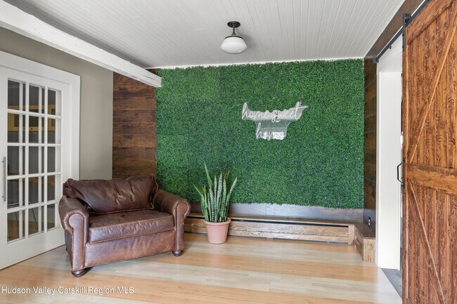 1977 NY-295 in East Chatham, NY - Building Photo - Building Photo