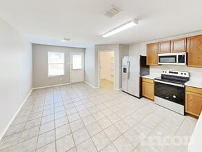 1128 Maplewood Ln in Crowley, TX - Foto de edificio - Building Photo