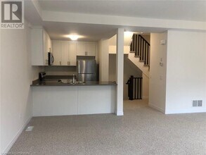 22 Ridgeside Ln in Hamilton, ON - Building Photo - Building Photo