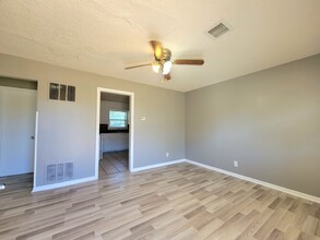 1043 S Richmond Ave in Wichita, KS - Building Photo - Building Photo