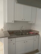 7512 Vineland Ave, Unit 19 in Los Angeles, CA - Building Photo - Building Photo