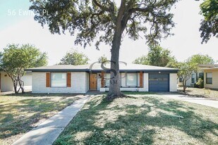 56 Ewing Pl in San Antonio, TX - Building Photo