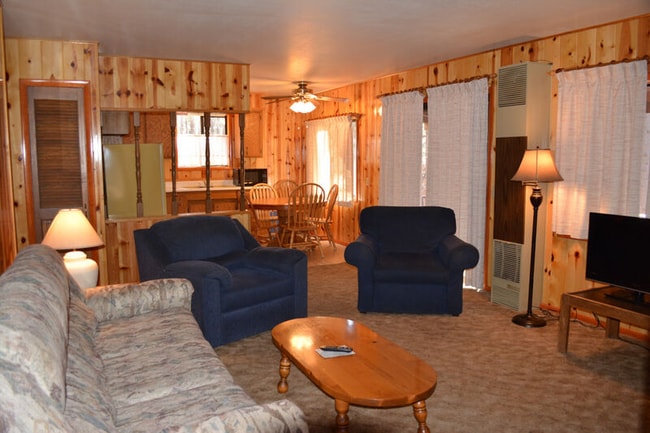 237 E White Mountain Blvd in Pinetop, AZ - Foto de edificio - Building Photo