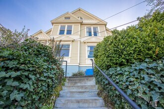 1940-1946-1946 SW Market St Dr in Portland, OR - Building Photo - Building Photo