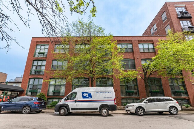 property at 1737 N Paulina St
