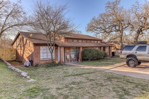 Lynn St Duplexes Apartments