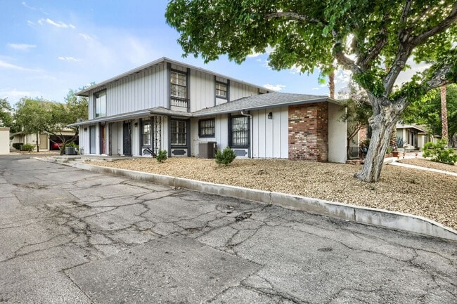 1377 Lorilyn Ave in Las Vegas, NV - Foto de edificio - Building Photo
