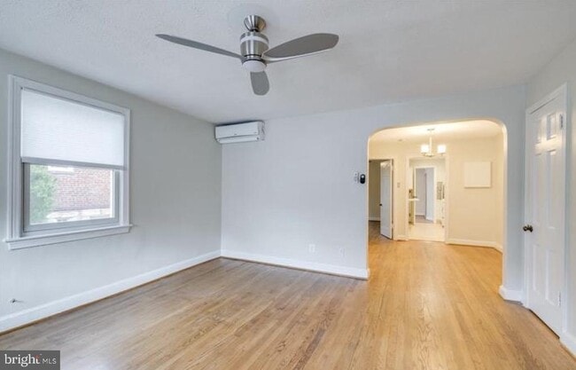 property at 1509 N Rhodes St