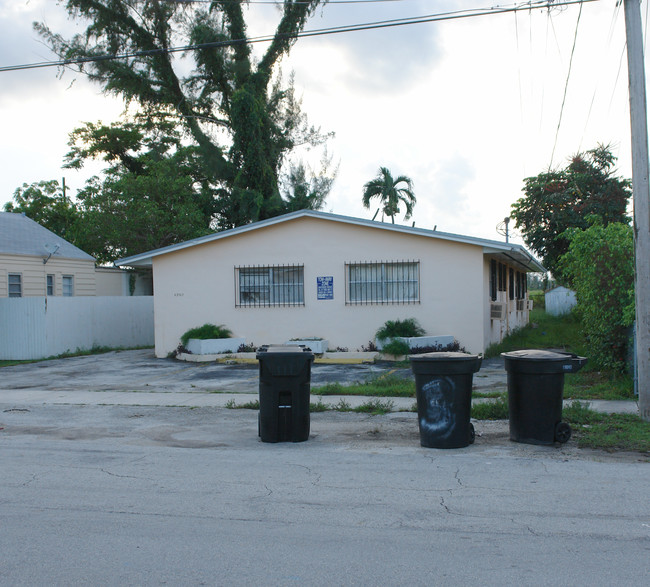 13767 NE 20th Pl in Miami, FL - Building Photo - Building Photo