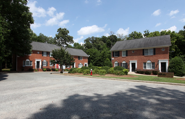 Royal Oaks in Burlington, NC - Foto de edificio - Building Photo