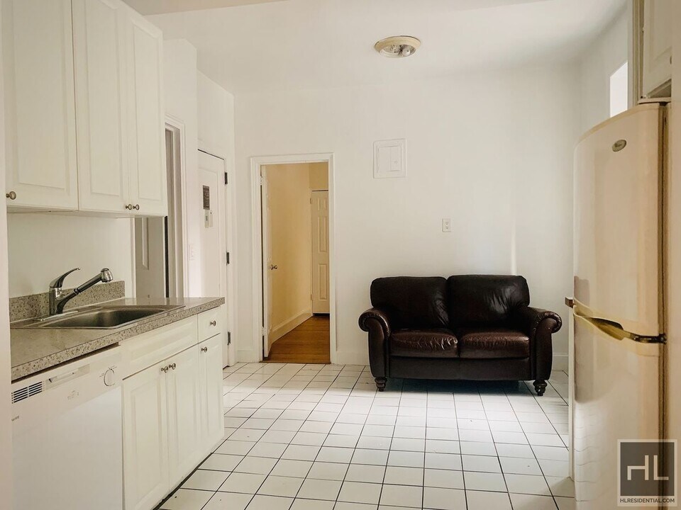 East 38th Street, Unit 5B in New York, NY - Building Photo