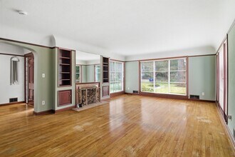 8131 Veterans Dr SW in Lakewood, WA - Building Photo - Building Photo