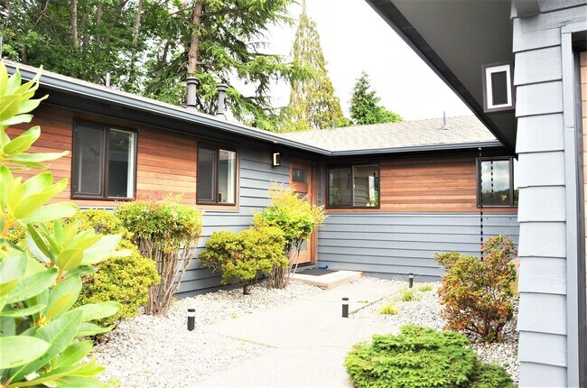 1028 159th Pl SE in Bellevue, WA - Building Photo - Building Photo