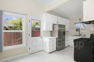 2100 Clay St in Newport Beach, CA - Building Photo - Building Photo